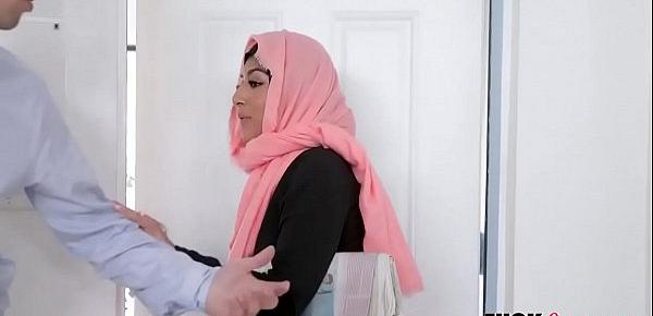  Hijab Babe Binky Beaz Fucked With Neighbour